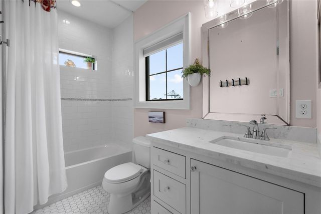 114 Baywood Street, Shoreacres, TX 77571