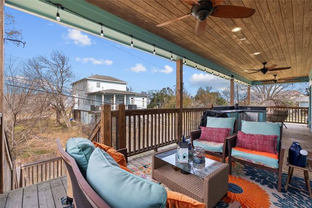 114 Baywood Street, Shoreacres, TX 77571