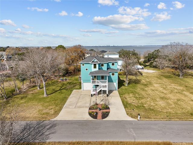 114 Baywood Street, Shoreacres, TX 77571