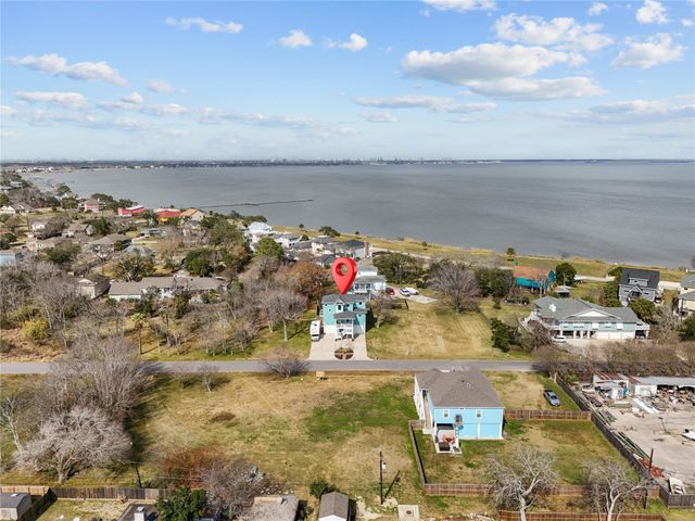 114 Baywood Street, Shoreacres, TX 77571