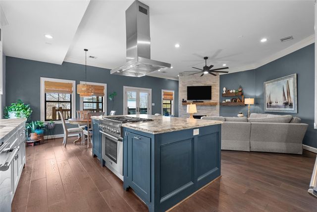 114 Baywood Street, Shoreacres, TX 77571