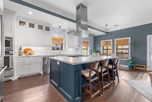 114 Baywood Street, Shoreacres, TX 77571