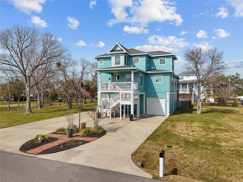 114 Baywood Street, Shoreacres, TX 77571