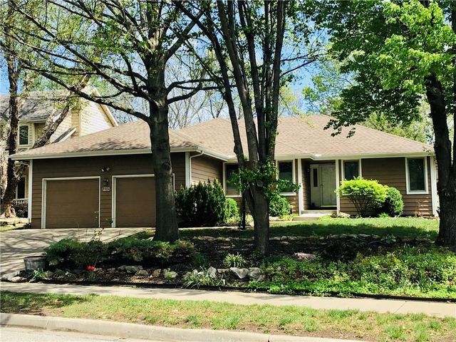 904 Joseph Drive, Lawrence, KS 66049