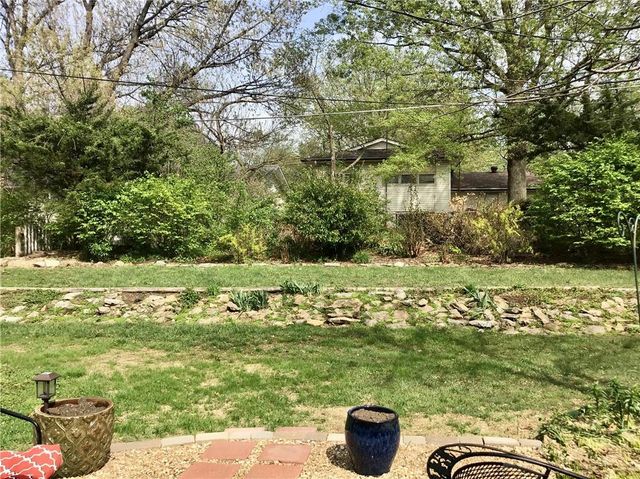 904 Joseph Drive, Lawrence, KS 66049