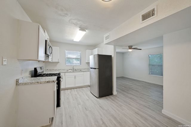7842 PONY LN, San Antonio, TX 78227
