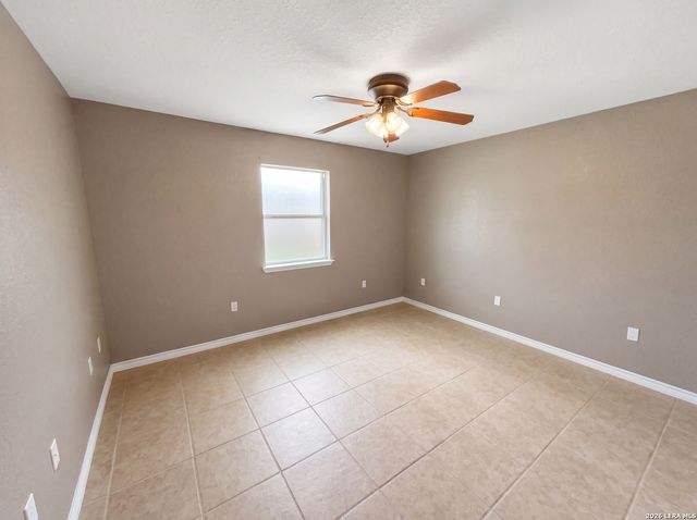 1014 Avenue I, Poteet, TX 78065
