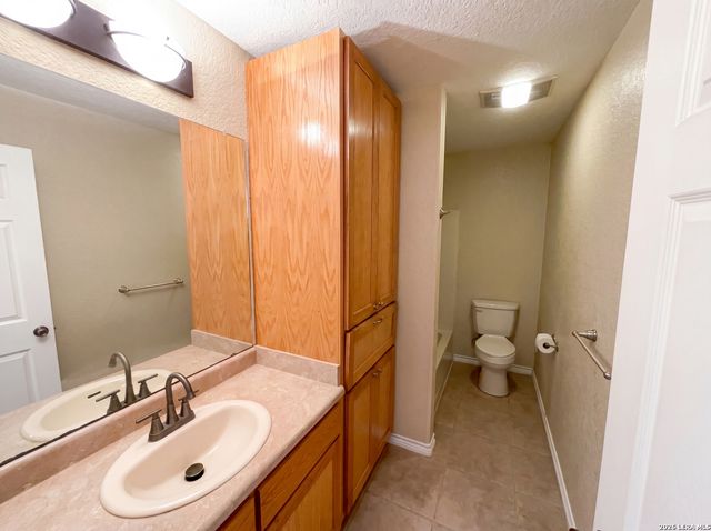 1014 Avenue I, Poteet, TX 78065