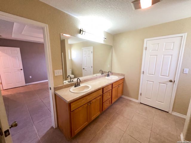 1014 Avenue I, Poteet, TX 78065