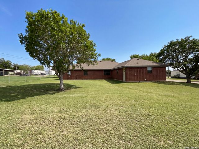 1014 Avenue I, Poteet, TX 78065