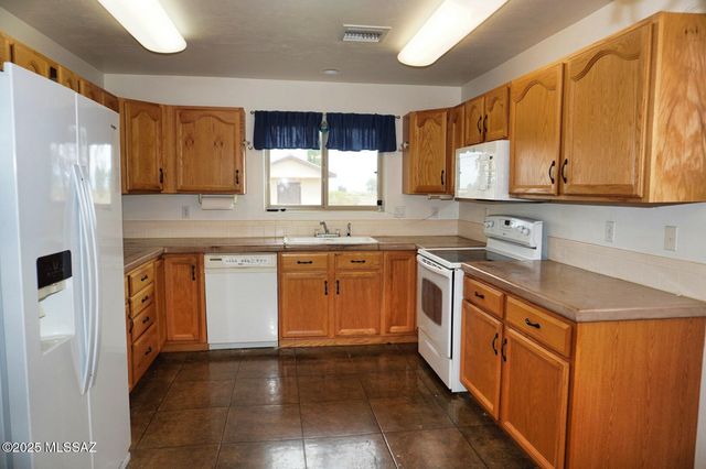 1021 E Geneva Street, Pearce, AZ 85625