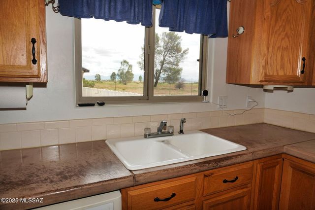 1021 E Geneva Street, Pearce, AZ 85625