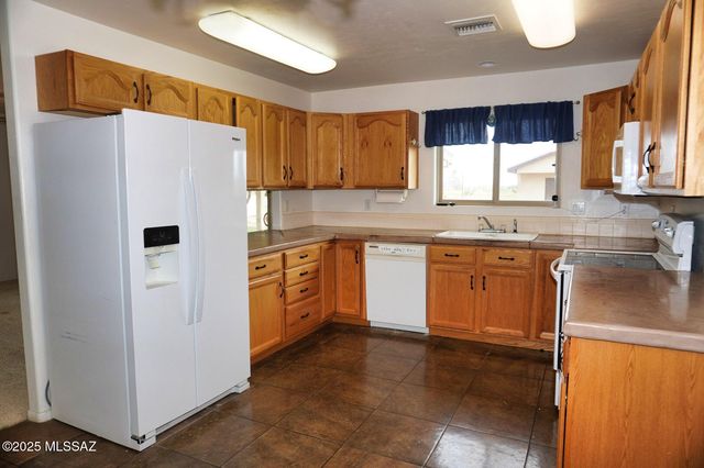 1021 E Geneva Street, Pearce, AZ 85625