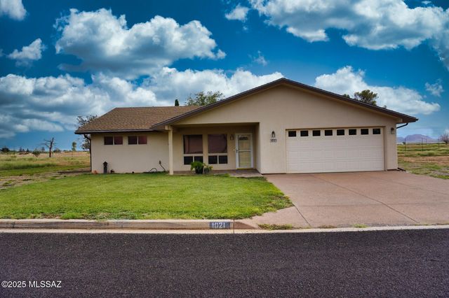 1021 E Geneva Street, Pearce, AZ 85625