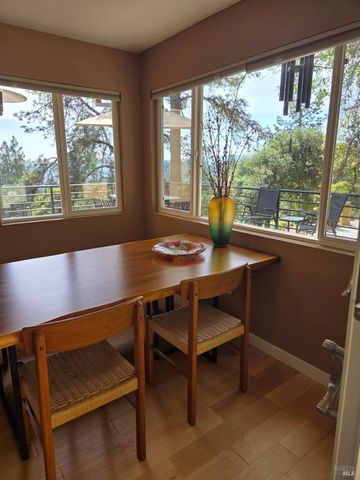 460 Bella Vista Dr, Angwin, CA 94508