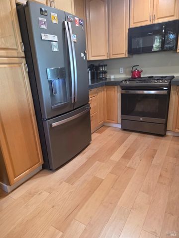 460 Bella Vista Dr, Angwin, CA 94508