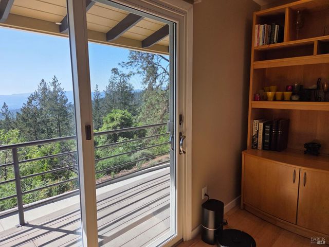 460 Bella Vista Dr, Angwin, CA 94508