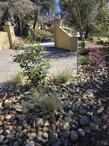 460 Bella Vista Dr, Angwin, CA 94508