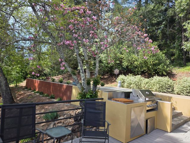 460 Bella Vista Dr, Angwin, CA 94508