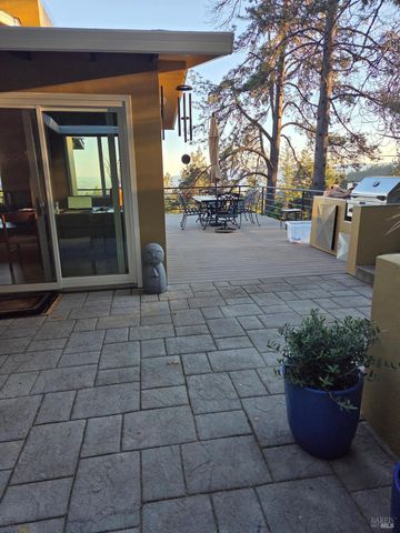 460 Bella Vista Dr, Angwin, CA 94508