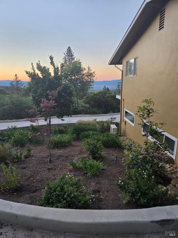 460 Bella Vista Dr, Angwin, CA 94508