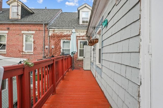 32 Orchard St, Lawrence, MA 01840