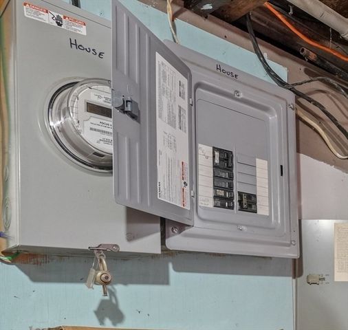 32 Orchard St, Lawrence, MA 01840