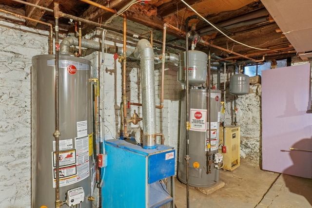 32 Orchard St, Lawrence, MA 01840