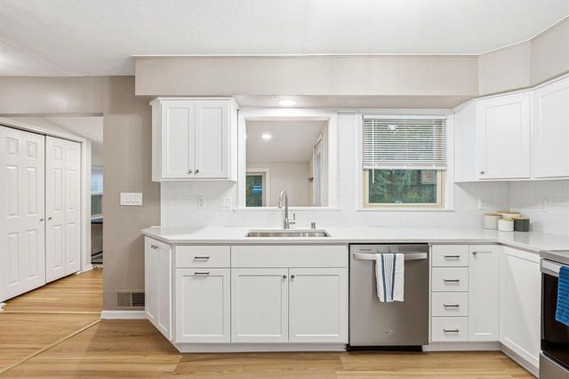 240 Prospect DRIVE, Brookfield, WI 53005
