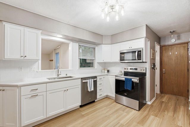 240 Prospect DRIVE, Brookfield, WI 53005