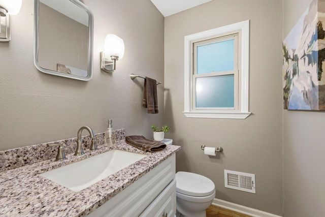 240 Prospect DRIVE, Brookfield, WI 53005
