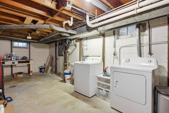 240 Prospect DRIVE, Brookfield, WI 53005