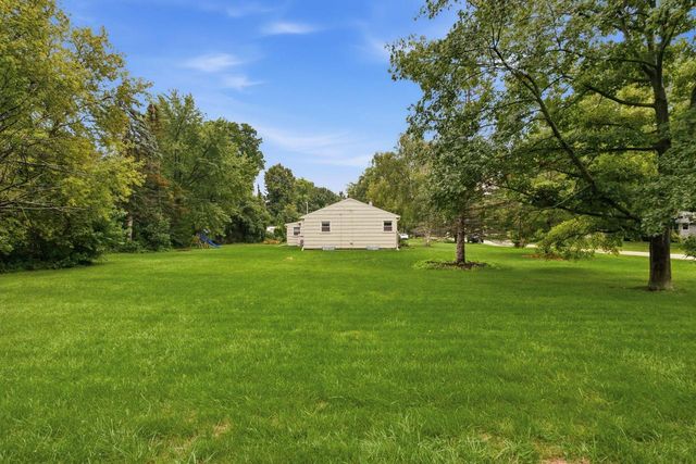 240 Prospect DRIVE, Brookfield, WI 53005