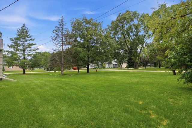240 Prospect DRIVE, Brookfield, WI 53005