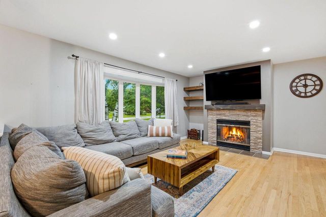 240 Prospect DRIVE, Brookfield, WI 53005