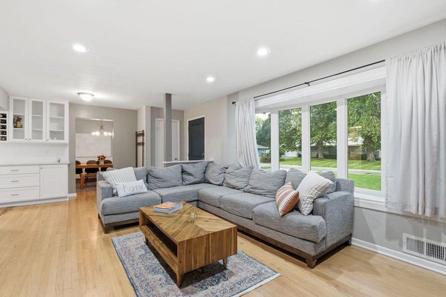 240 Prospect DRIVE, Brookfield, WI 53005
