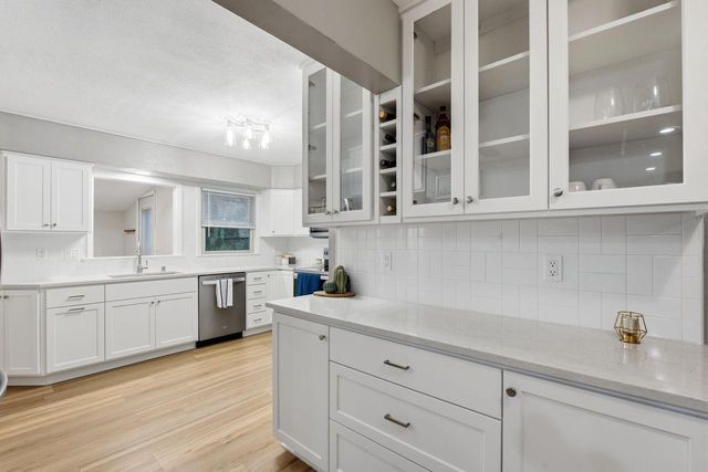 240 Prospect DRIVE, Brookfield, WI 53005