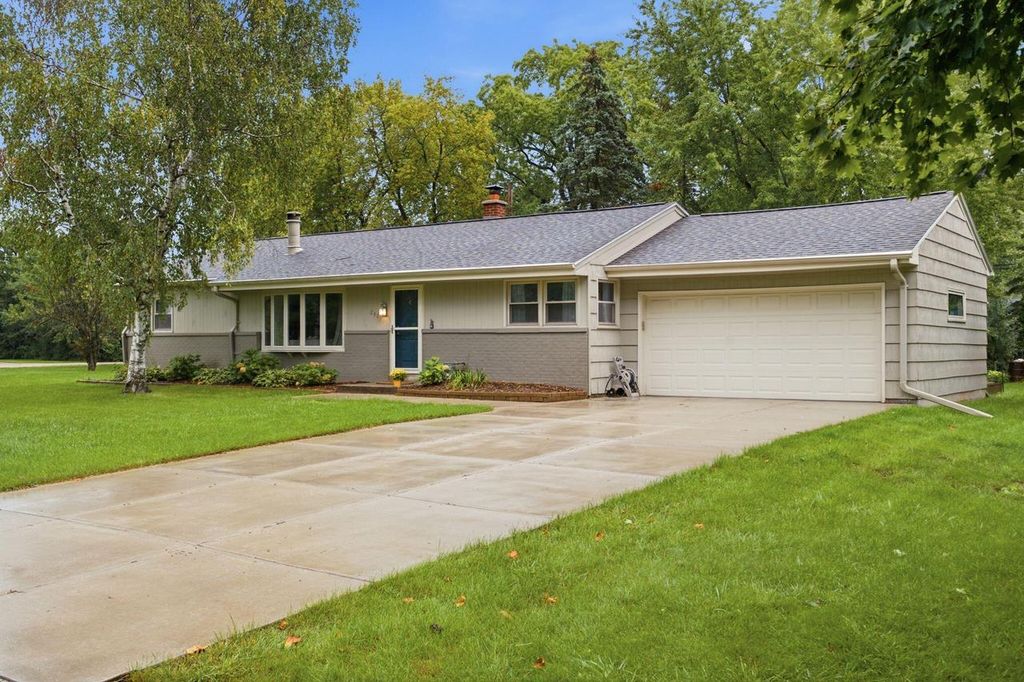 240 Prospect DRIVE, Brookfield, WI 53005