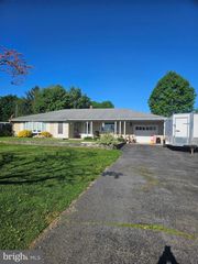 210 COLEBROOK RD, Elizabethtown, PA 17022