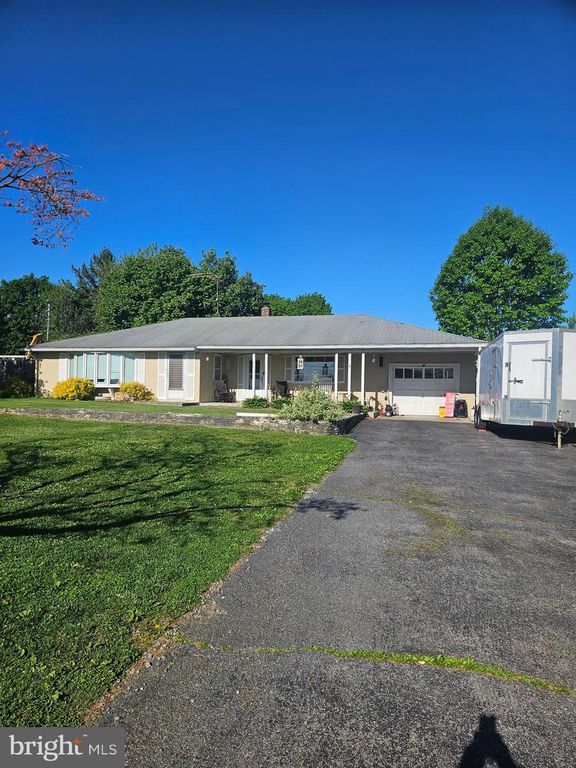 210 COLEBROOK RD, Elizabethtown, PA 17022