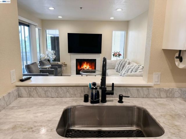 29599 Vanderbilt St 204, Hayward, CA 94544