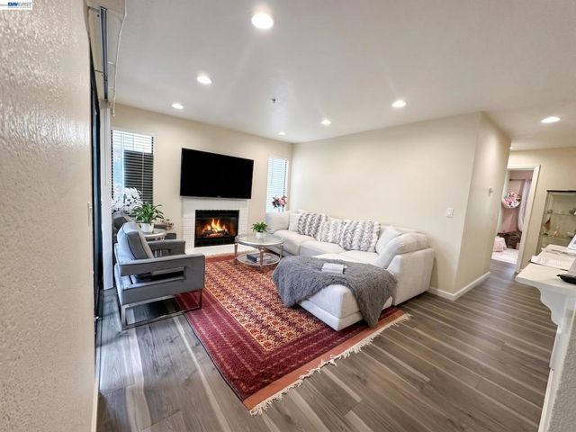 29599 Vanderbilt St 204, Hayward, CA 94544