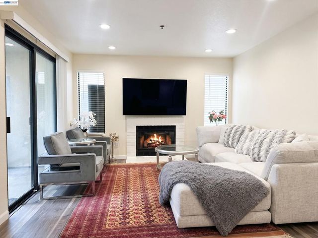 29599 Vanderbilt St 204, Hayward, CA 94544