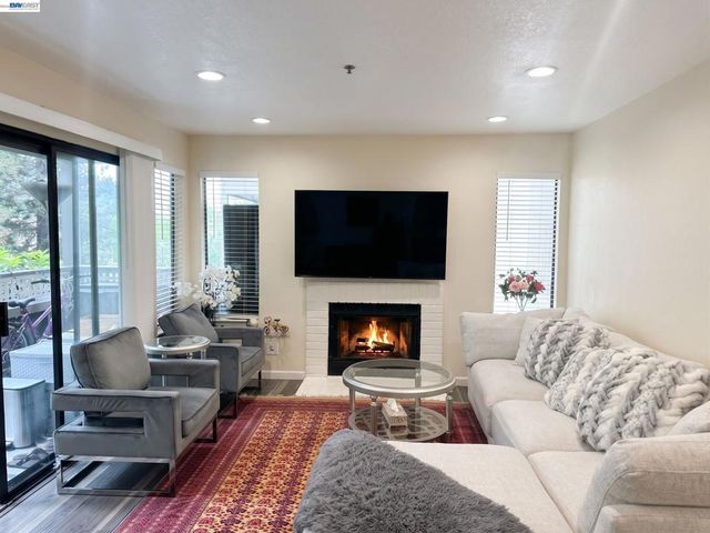 29599 Vanderbilt St 204, Hayward, CA 94544