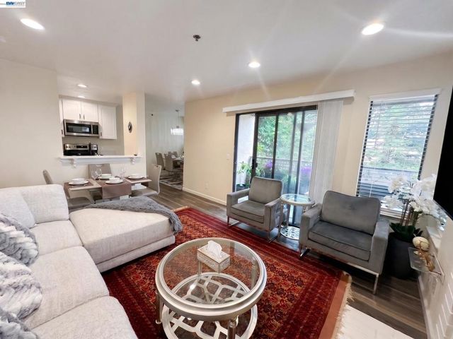 29599 Vanderbilt St 204, Hayward, CA 94544