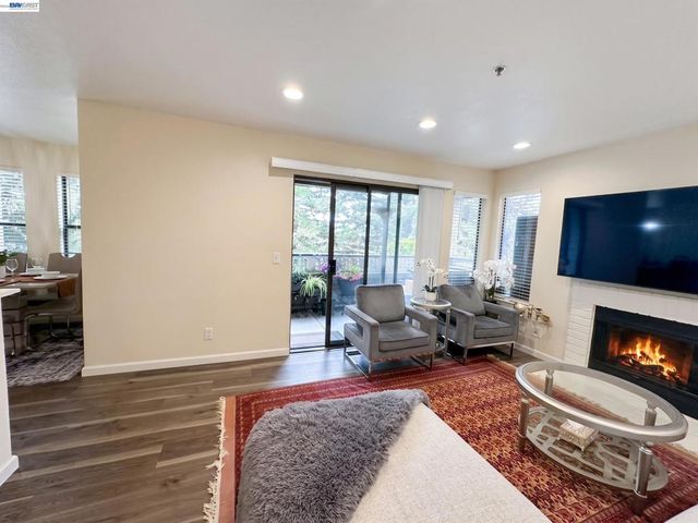 29599 Vanderbilt St 204, Hayward, CA 94544