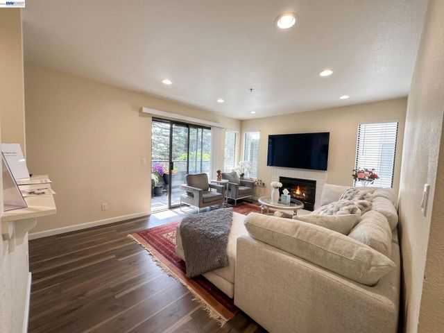 29599 Vanderbilt St 204, Hayward, CA 94544