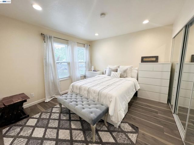 29599 Vanderbilt St 204, Hayward, CA 94544