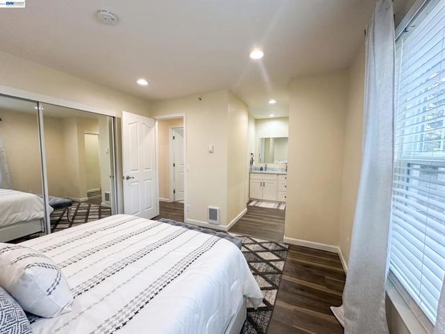 29599 Vanderbilt St 204, Hayward, CA 94544