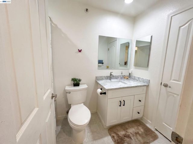 29599 Vanderbilt St 204, Hayward, CA 94544